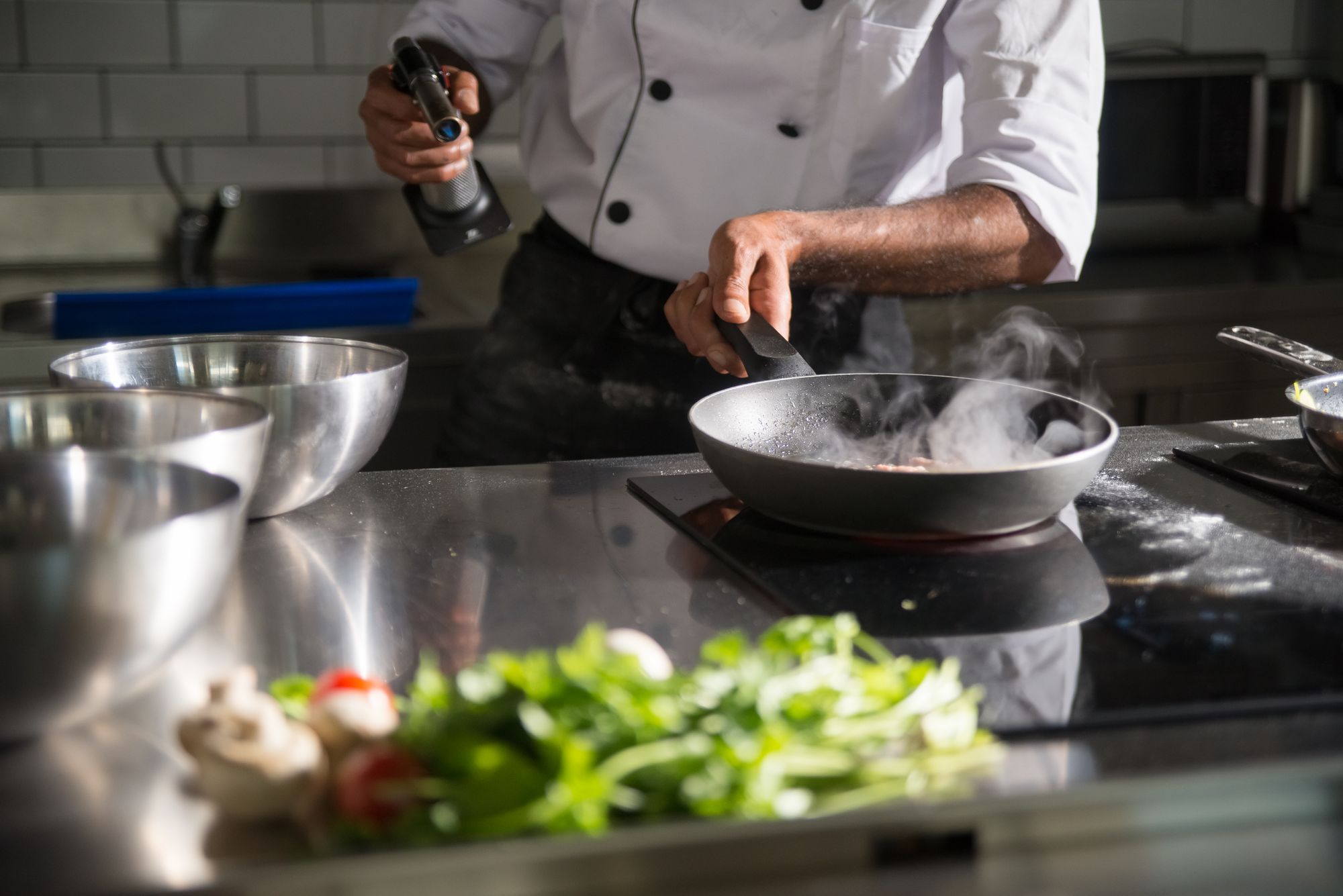Uma cozinha, duas cozinheiras, segunda de manhã